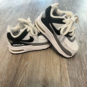 Toddler Nike Air Max size 5